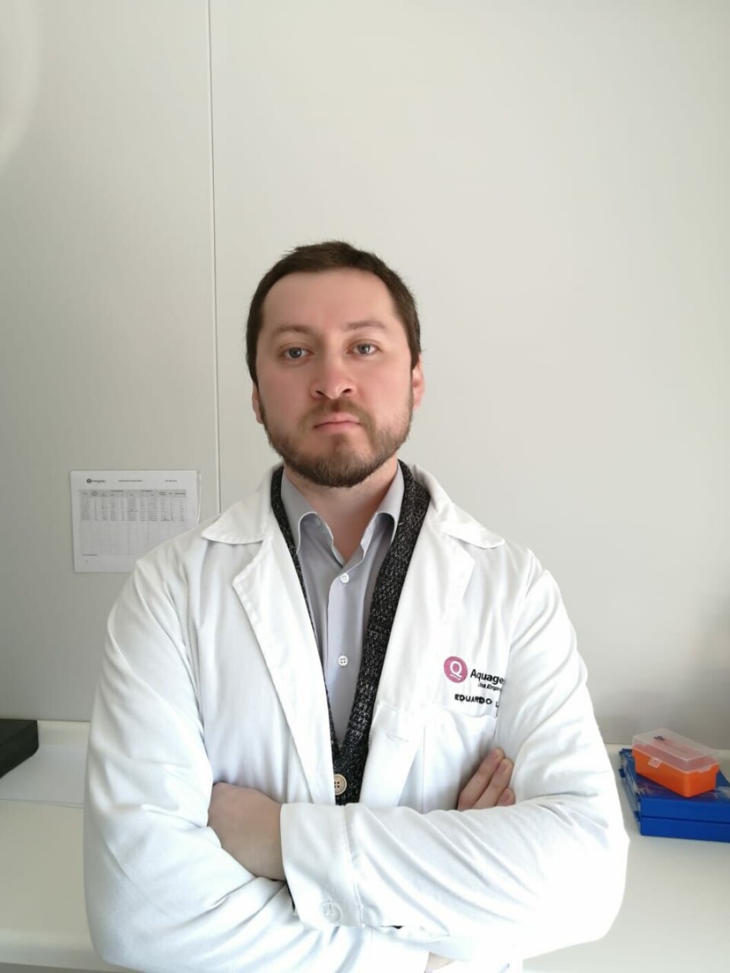 Eduardo Lazo es encargado de Biología Molecular de Aquagestión. Imagen: Aquagestión. Eduardo Lazo es encargado de Biología Molecular de Aquagestión. Imagen: Aquagestión.