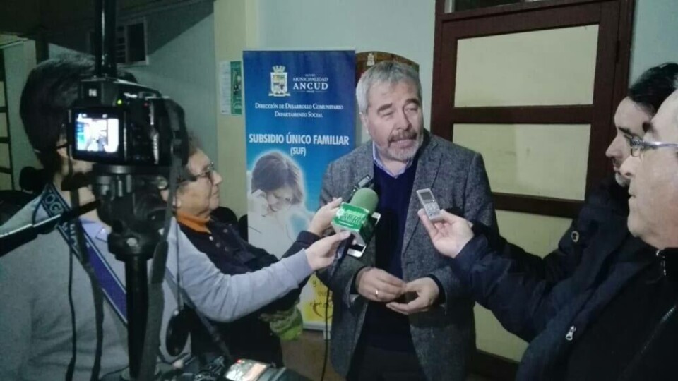 El diputado Gabriel Ascencio, tras sesión de la Comisión de Pesca, Acuicultura e Intereses Marítimos en Ancud.