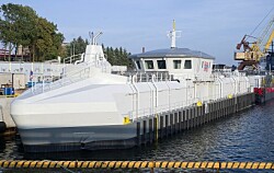 AKVA construye su barcaza más resistente de alimentación para centro expuesto