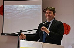Alcalde de Aysén critica actitud de industria salmonicultora ante emergencia sanitaria