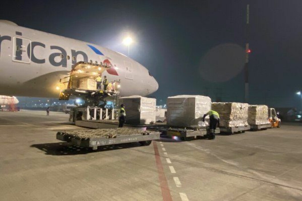 Primer viaje desde Chile transportó exclusivamente salmón. Foto: Diario Financiero. Primer viaje desde Chile transportó exclusivamente salmón. Foto: Diario Financiero.
