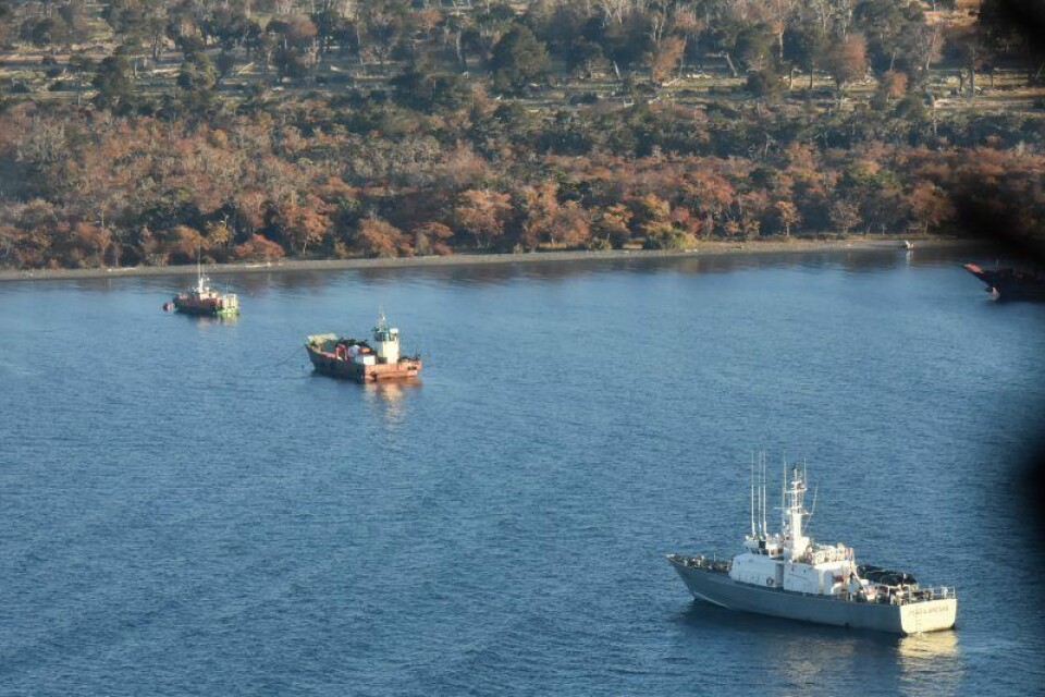 Labores de búsqueda de los tres tripulantes de Navsur IV. Foto: Armada.