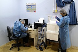 Australis y salud municipal de Calbuco realizan operativos de detección de covid-19