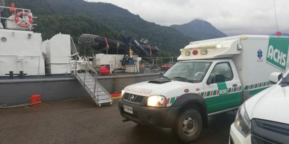 Lancha Aysén realizó labores de rescate en centro de cultivo cercano a Puerto Chacabuco. Foto: Armada de Chile.
