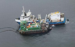 Autoridad Marítima investiga incendio que afectó a pontón de Australis Seafoods