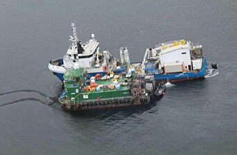 Autoridad Marítima investiga incendio que afectó a pontón de Australis Seafoods