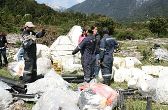 Avanza limpieza de playas en Fiordo Comau
