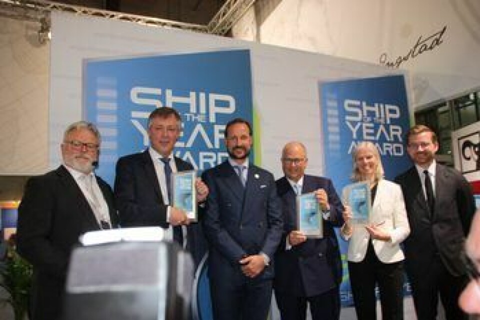 Ship of the Year 2019. De izquierda a derecha: Gustav Erik Blaalid, Anders Straumsheim, el príncipe heredero Haakon, Trond Kleivdal, Gunvor Ulstein y Sveinung Rotevatn. Foto: Sigbjørn Larsen.