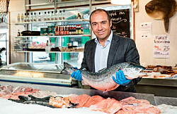 Negocio de alimento para salmones de BioMar registra buen rendimiento