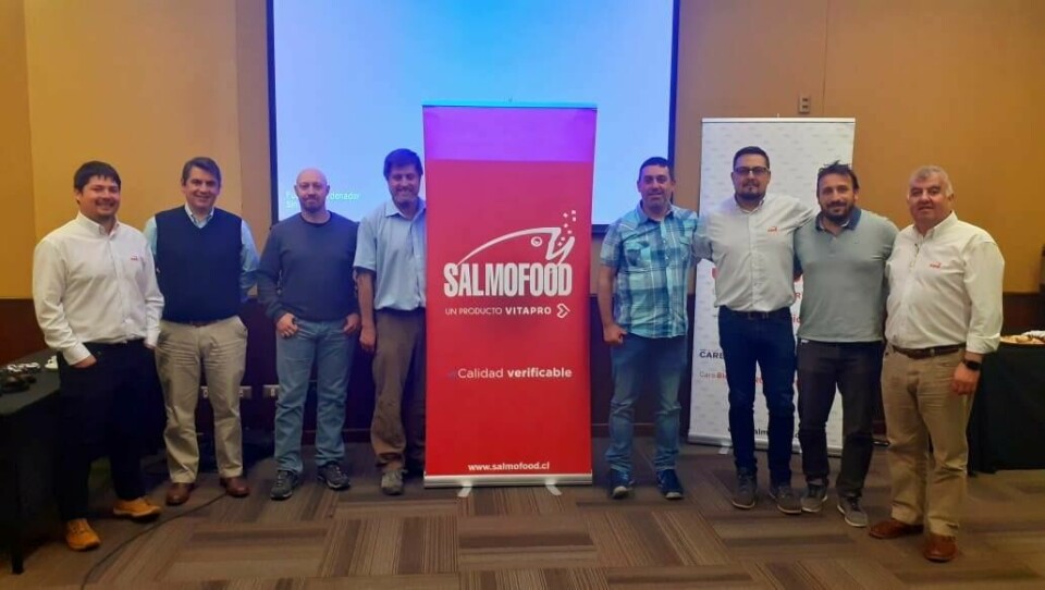 Salmofood y sus clientes, con el experto internacional en acuicultura, Emiliano DiCicco. Foto: Salmofood.