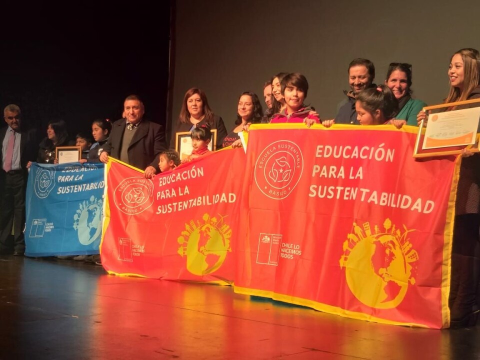 Ceremonia de certificación ambiental realizada en Castro, Chiloé. Foto: Universidad Austral.