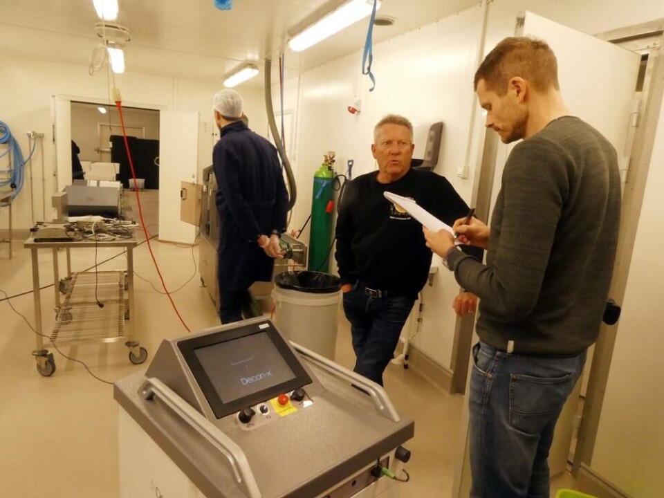 Slidre Ørretsenter utiliza máquinas que producen vapor de peróxido de hidrógeno para desinfectar salas enteras en su combate contra la listeria. Foto: Kyst.no