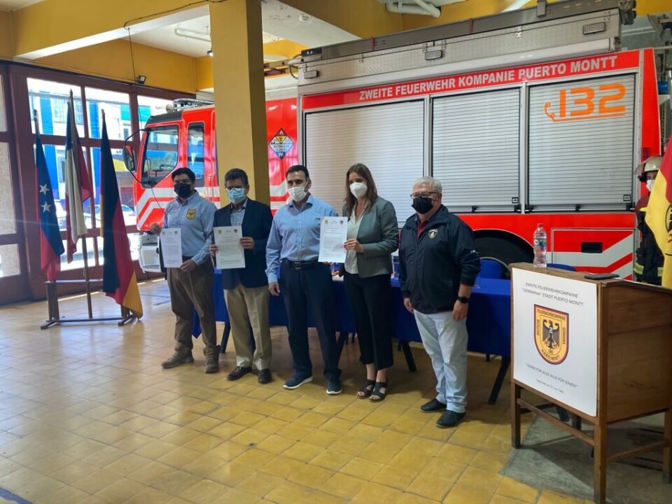 Firma de convenio con el Club de Innovación Acuícola. Foto: 2º Cía. de Bomberos Germania.
