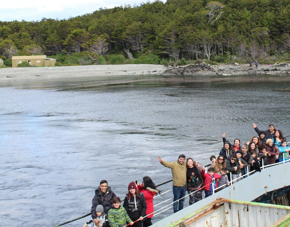 Vecinos de Punta Arenas conociendo el patrimonio cultural Kawésqar. Foto: Asociación de Salmonicultores de Magallanes.