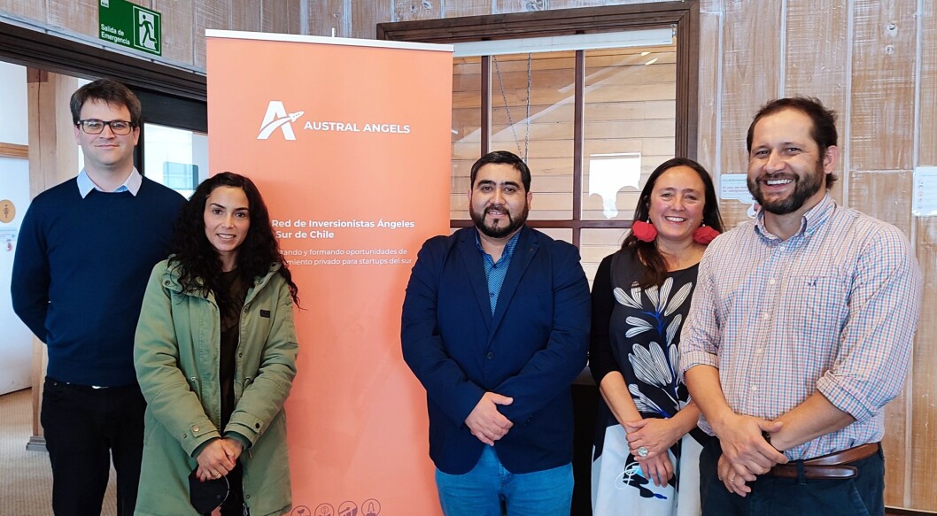 Maxime Freyss, de Südlich Capital; Fernanda Narváez, de Endeavor; Ricardo Icarte, de Austral Incuba; Paula Heinsohn, de Corfo; y Fernando Paredes, de Austral Angels. Foto: Loreto Appel, Salmonexpert. Maxime Freyss, de Südlich Capital; Fernanda Narváez, de Endeavor; Ricardo Icarte, de Austral Incuba; Paula Heinsohn, de Corfo; y Fernando Paredes, de Austral Angels. Foto: Loreto Appel, Salmonexpert.