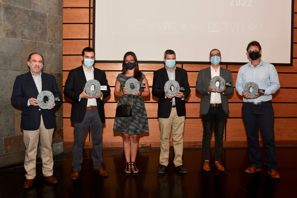 Ganadores de las cinco categorías y a la trayectoria. Foto: Vital Comunicaciones.