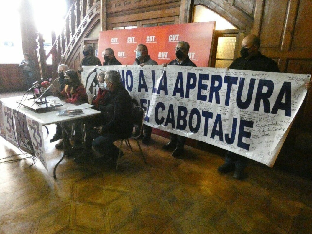 Conferencia de prensa de la CUT contra proyecto de ley que abre cabotaje marítimo en Chile a grupos navieros extranjeros. Conferencia de prensa de la CUT contra proyecto de ley que abre cabotaje marítimo en Chile a grupos navieros extranjeros.