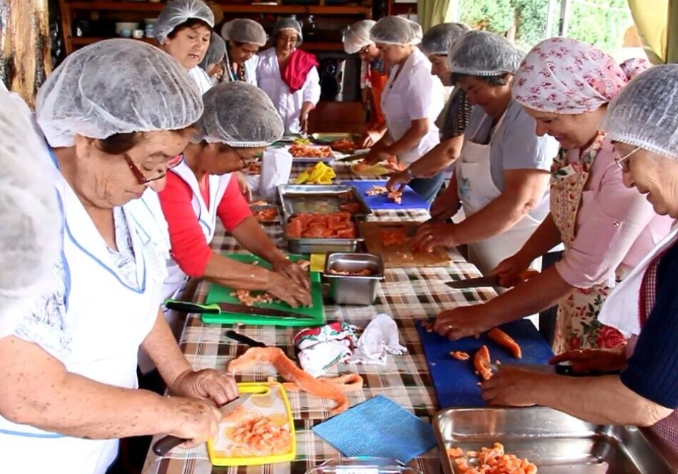 Habitantes de isla Huar reciben capacitaciones culinarias de MH Chile