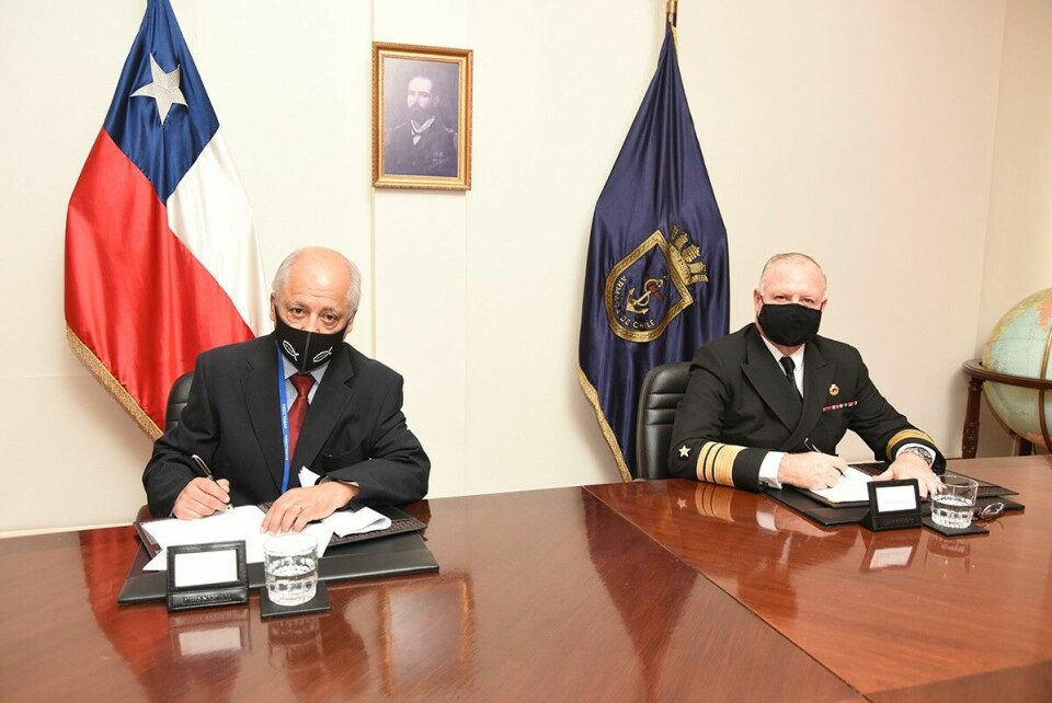 Firma de convenio entre ambas entidades. Foto: IFOP.