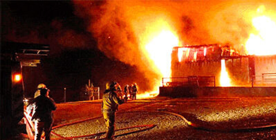 Incendio arrasó con bodega de GMT en Quellón