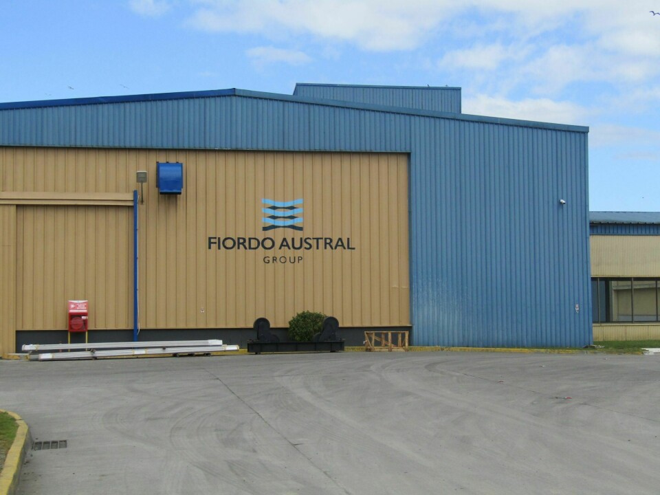 Fiordo Austral se hace cargo de la logística marítima y terrestre que requiere trasladar la biomasa afectada cuando hay mortalidades masivas. Foto: Fiordo Austral.