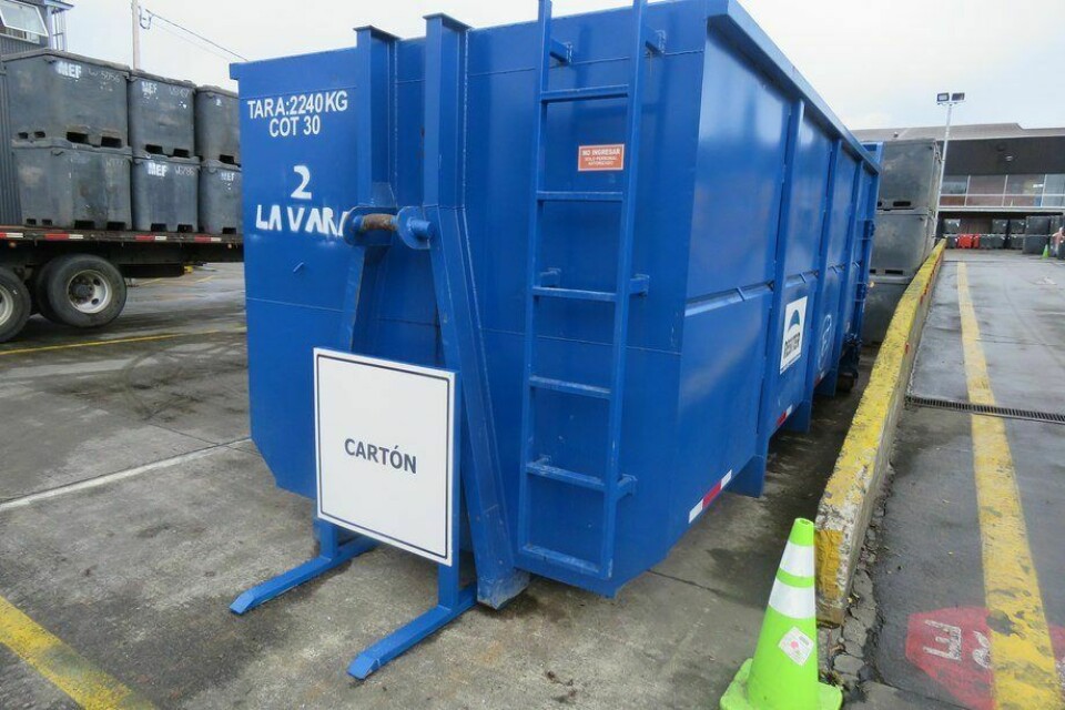 Unidad de almacenamiento de cartón para reciclaje de Resiter, en planta Cardonal de Multiexport Foods. Foto: Archivo Salmonexpert.