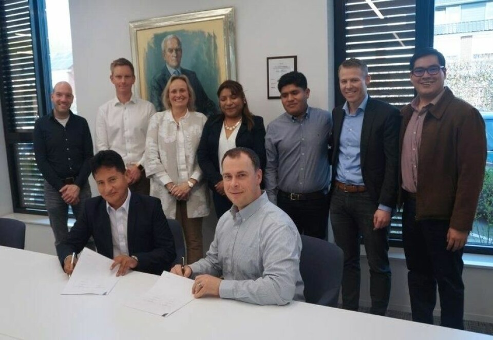 Firma entre Hendrix Genetics y Coraqua para la producción de ovas Troutlodge en Perú. Foto: Cedida.