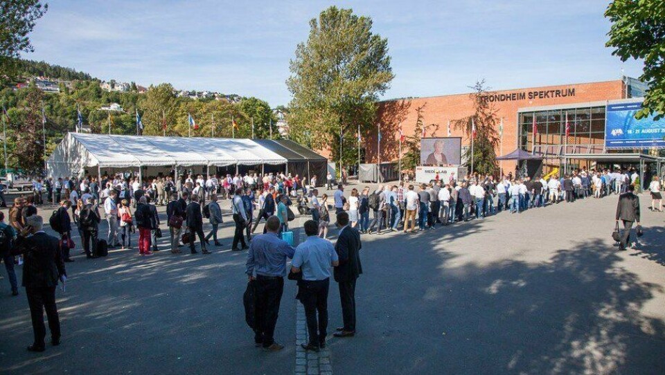 Los visitantes esperan para ingresar a AquaNor en 2015. El lugar ha sido demolido y reconstruido desde el último evento en 2017. Foto: AquaNor.
