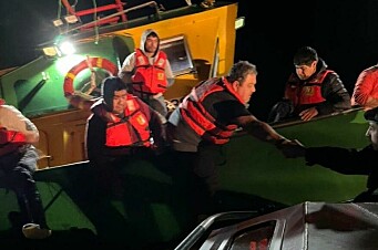Evacúan a tripulantes de embarcación que colisionó con motonave
