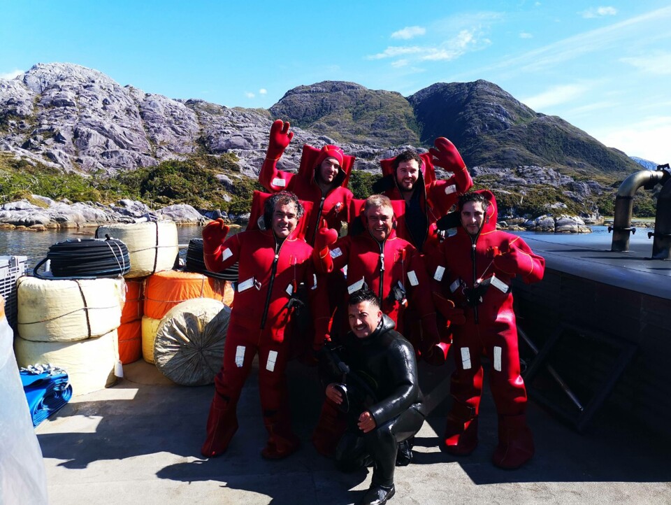 Uno de los ejes de la nueva estrategia está enfocado en potenciar a los colaboradores de la compañía. Trabajadores Centro Gamero 2. Foto: Australis Seafoods.