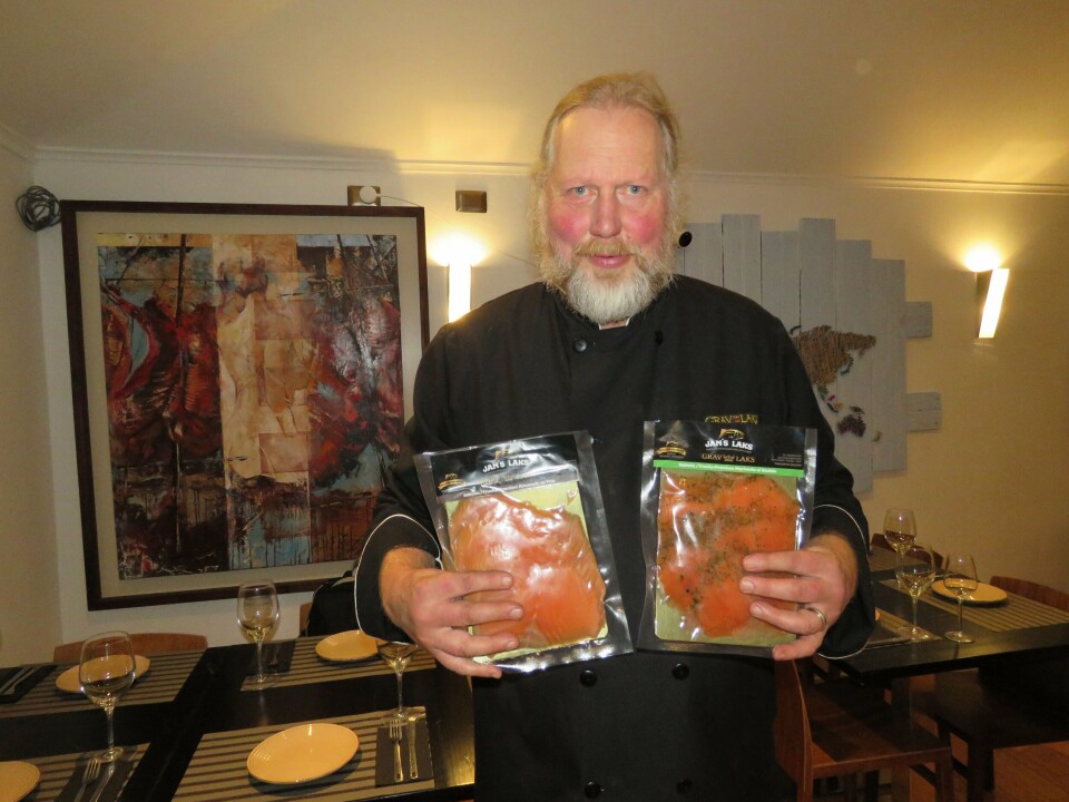 Jan Svoren junto a sus productos premium de salmon y trucha Jan´s Laks. Foto: Karla Faundez, Salmonexpert.