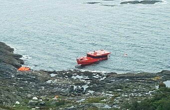 Logran salvar a cuatro tripulantes desde embarcación siniestrada