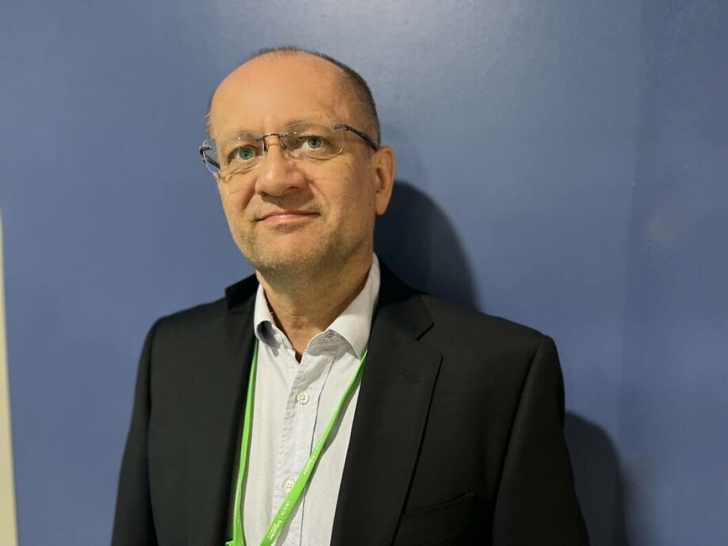 Dag Sletmo, consultor de productos del mar de DNB durante la feria comercial HavExpo en Sotra. Foto: Ole Andreas Drønen. Dag Sletmo, consultor de productos del mar de DNB durante la feria comercial HavExpo en Sotra. Foto: Ole Andreas Drønen.