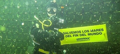 Greenpeace multada por difamación: salmonicultores acusan que hizo lo mismo en Chile