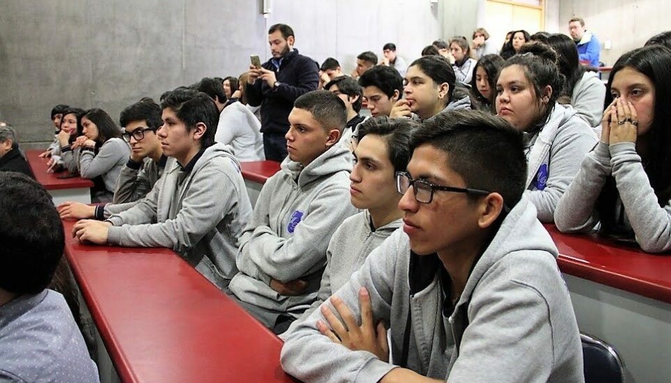 Alumnos de la especialidad de acuicultura del Liceo María Behety de Menéndez.