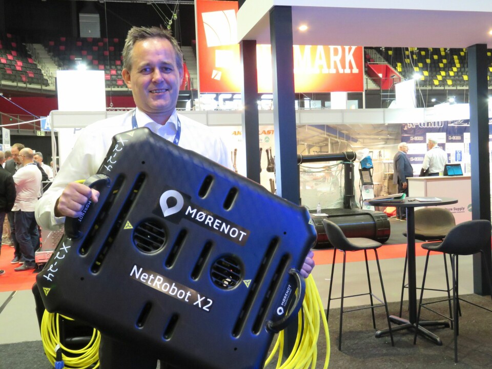 CEO de Morenot Robotics, Rune Rørstad, junto a NetRobot X2. Foto: Karla Faundez, Salmonexpert.
