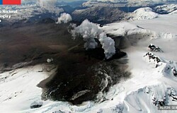 Mowi y AquaChile refuerzan planes de contingencia ante actividad de volcán en Aysén