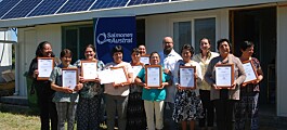 Mujeres de Isla Queullín culminan cursos auspiciados por Salmones Austral