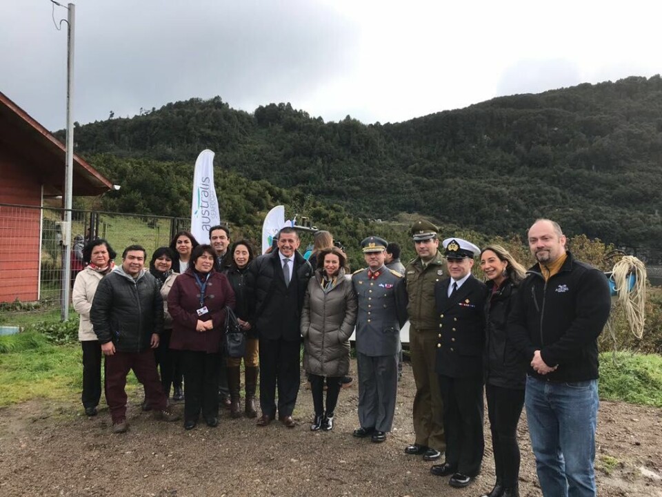 Autoridades y participantes del convenio en Aysén. Imagen: Australis.
