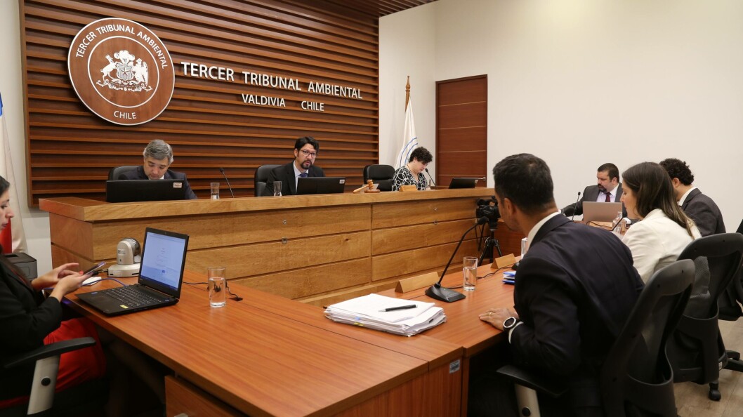 Tribunal Ambiental de Valdivia acogió reclamación interpuesta por comunidades Kawésqar contra Comisión de Evaluación Ambiental de Magallanes. Foto: Tercer Tribunal Ambiental. Tribunal Ambiental de Valdivia acogió reclamación interpuesta por comunidades Kawésqar contra Comisión de Evaluación Ambiental de Magallanes. Foto: Tercer Tribunal Ambiental.