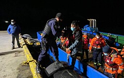 Rescatan a 22 personas desde centro de Australis en Puerto Natales