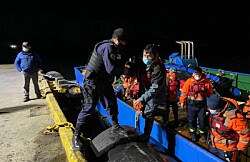 Rescatan a 22 personas desde centro de Australis en Puerto Natales