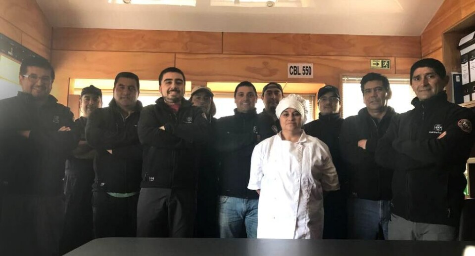 Trabajadores del centro Quitralco 6 de Marine Harvest. Imagen: Biomar.