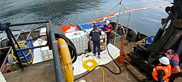 Retiran 4.500 litros de mezcla oleosa desde pontón hundido de Australis Seafoods
