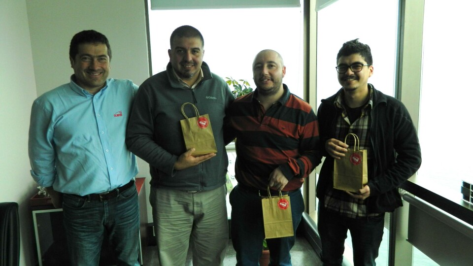 Trabajadores del centro de Invermar. Imagen: Salmofood.