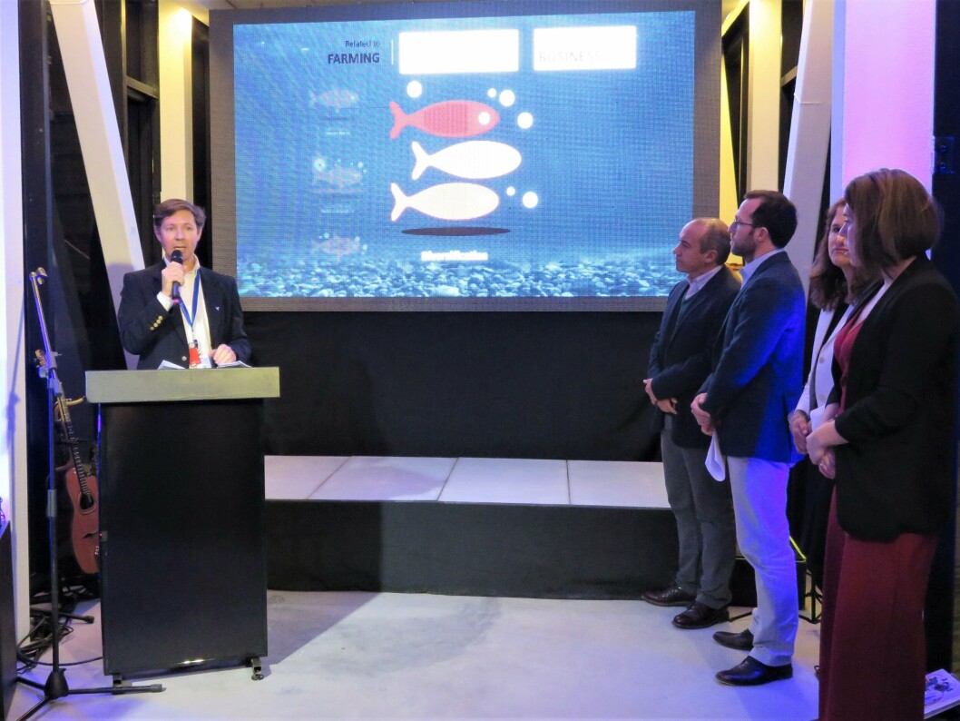 Gerente general de Ventisqueros, José Luis Vial, explicando las características de salmón Silverside en actividad de lanzamiento del producto. Foto: Karla Faundez, Salmonexpert. Gerente general de Ventisqueros, José Luis Vial, explicando las características de salmón Silverside en actividad de lanzamiento del producto. Foto: Karla Faundez, Salmonexpert.