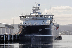 Wellboat más grande del mundo llega a Tasmania