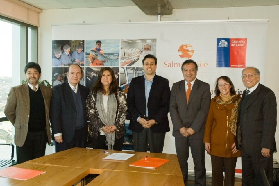 SalmonChile e Instituto Profesional La Araucana suscribieron convenio de colaboración