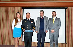 Salmonchile y Solvtrans homenajean a la Armada de Chile en su bicentenario