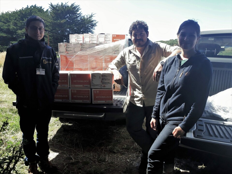 Donación hecha al Centro de Conservación de la Biodiversidad de Chiloé-Silvestre. Foto: SalmonChile.